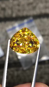 سفين طبيعي • ١٤٫١٥ قيراط • غير معالج