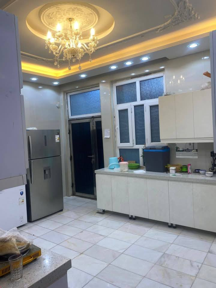 السلام عليكم
 يتوفر لدينا بيت المساحه  210 متر طابقين بناء درجه اولى معاملته كامله واصله التقدير على الماده  20 في النجف حي السلام السعر 260  مليون الشراي يتصل 
***********
***********
