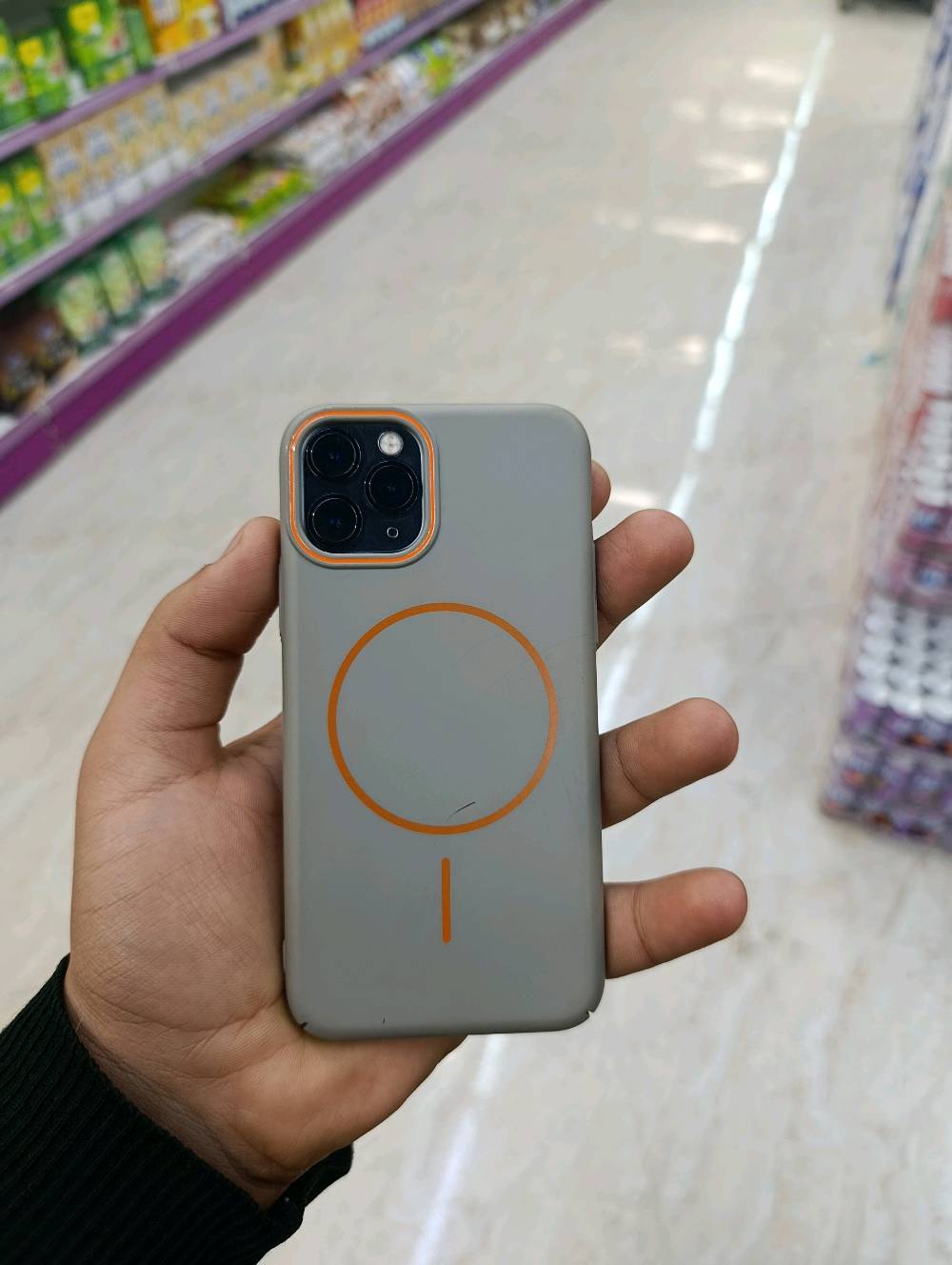 الرمادي الزراعه خلف تربيه بنات .... ايفون 11برو وكاله وكاله نضافه 90/100 تلفون كلش حلو رايده ب 290 و بيه مجال بسيط