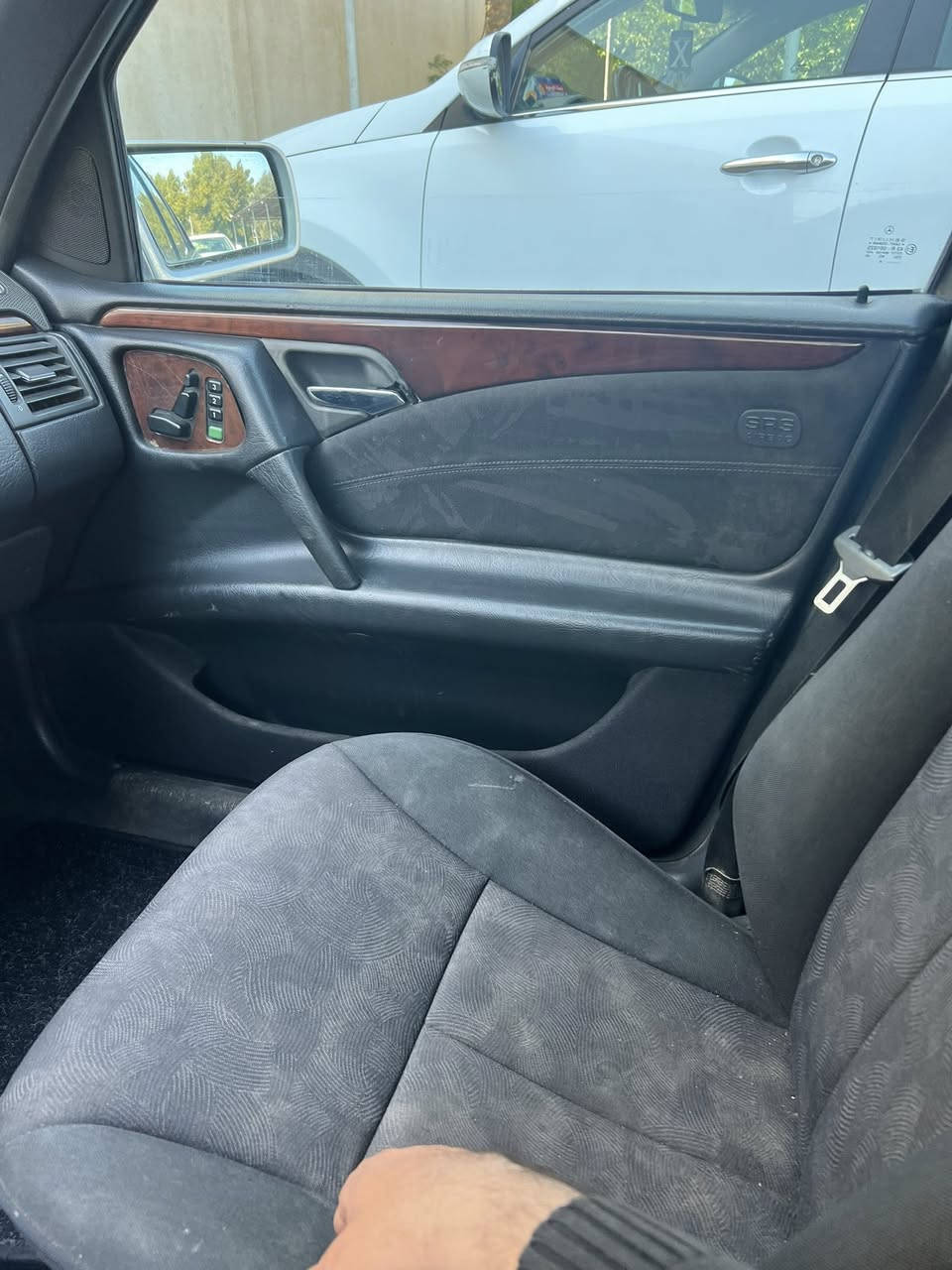 موديل 96 للبيع بدون حادث فقط صبغات محرك 320 خراطيم بحالة جيدة كير تبريد كهربائيات كله شغالة تخم تاير قبل شهر باسمي مواصفات معروفه كشن ذاكرة وتدفئة تبريد قطعتين شاشة اعطال مانع تزحلق بردة خلفية  المكان حي البنوك*********** السعر78
