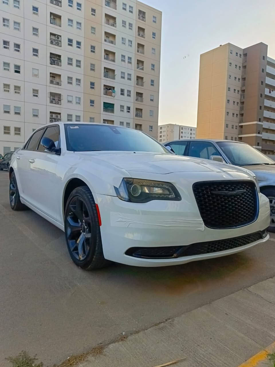 السلام عليكم اوباما 2023 اصل السيارة جديدة بمعنى الكلمة مكفولة من الصبغ والمعجون والفتح على شرط فتح برغي مبيهة ولاا اي قطعة مبدلة سيارة على وضع الشركة داخل عسلي بلاد والحادث موجود بل صور فقط  والجمالغ والبنيد بيديار السيارة مرقمة وكاملة رقم بغداد انكليزي باسمي السيارة كاملة مكملة السعرر 31000

للاستفسارر ***********
