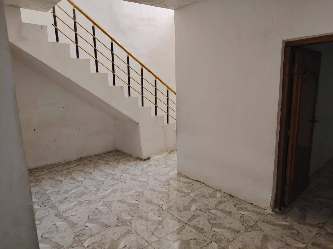 بيت للايجار بالاسكان خلف مؤسسة العين مساحه ١٣٧ طابق واحد  للاستفسار الاتصال بالرقم*********** اني مكلف بالنشر فقط
