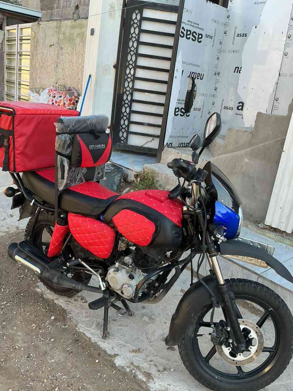 بوكسر موديل 23 شهر 11 نضيفه كلش ومحركها نضيف رايدها ب2100 وبيها مجال بسيط مكاني الغزالية بغداد .📞***********
