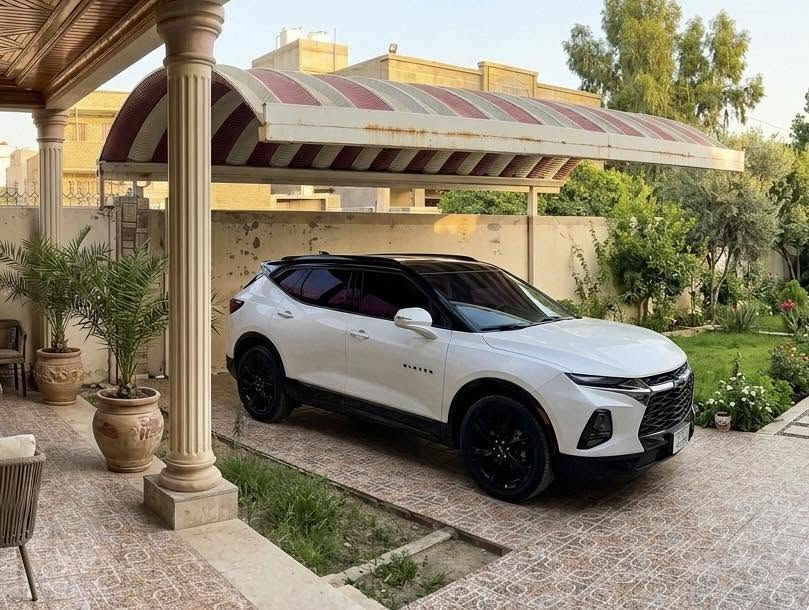 ما شاء الله تبارك الله.. للبيع وحش الشوفرليت 🦅🔥
شوفرليت بلايزر RS (ترايل بلايزر) موديل 2022 بحالة الوكالة وبقمة النظافة، سيارة جاهزة وما تحتاج أي مصروف.
⚜️ المواصفات العالية (فول RS معروفة):
 المحرك: 6 سلندر، بحجم 3600 (عزم وقوة ممتازة).
 عداد المسافة: 37 ألف ميل فقط.
 الباب الخلفي: صندوق كهرباء.
 التشغيل: بصمة تشغيل وأبواب + تشغيل عن بعد.
 المقاعد: جلد فاخر، تحكم كهربائي كامل + تدفئة بالمقاعد.
 الذاكرة: كرسي السائق مزود بخاصية الخزن (ميموري كارد).
 الأمان والرادارات: رادار مانع تصادم (أمامي، جانبي، وخلفي) وباقي مواصفات الفول RS كاملة.
🩹 حالة الضرر:
السيارة ضررها كلش بسيط وخفيف (فقط خشم البنيد )، وراجع بارد وباقي السيارة مكفولة ونظيفة وجاهزة من كلشي.
📍 المكان: بابل_المدحتيه _الحمزة الغربي 
📞 للاستفسار والاتصال :***********
