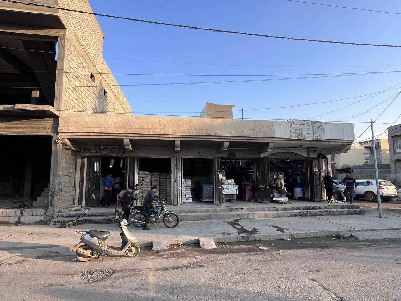 عمارة تجارية للبيع

         المساحه ٢٥٠  

تحتوي على ٥محلات صنف العقار(سند ملك صرف سند ٢٠٢٦)

العنوان سومر سايدين جامع قباء 

#عروض_عبدالعزيز_الزيدي_للعقار

***********
***********
