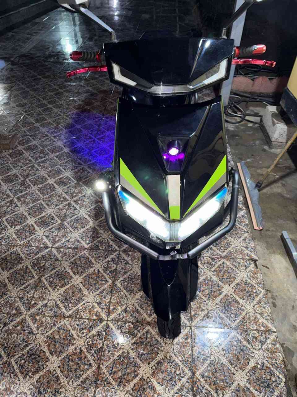 سلام عليكم ماطور شحن للبيع نوع كوري 2026 ماطور مدرع تشغيل عن بعد بي بصمتين وسويجين وكارت وبي نضام R الرجوع للخلف 6 بطاريات اي صرف شحن ما بي ماطور جديد ونضيف وياه صندوق بس بي الهورن ودبل اشاره عاطلات السعر 900 الف وبي مجال مكاني شارع اربعين قرب جامع الواثق وهاذ رقمي لل تواصل ***********.
