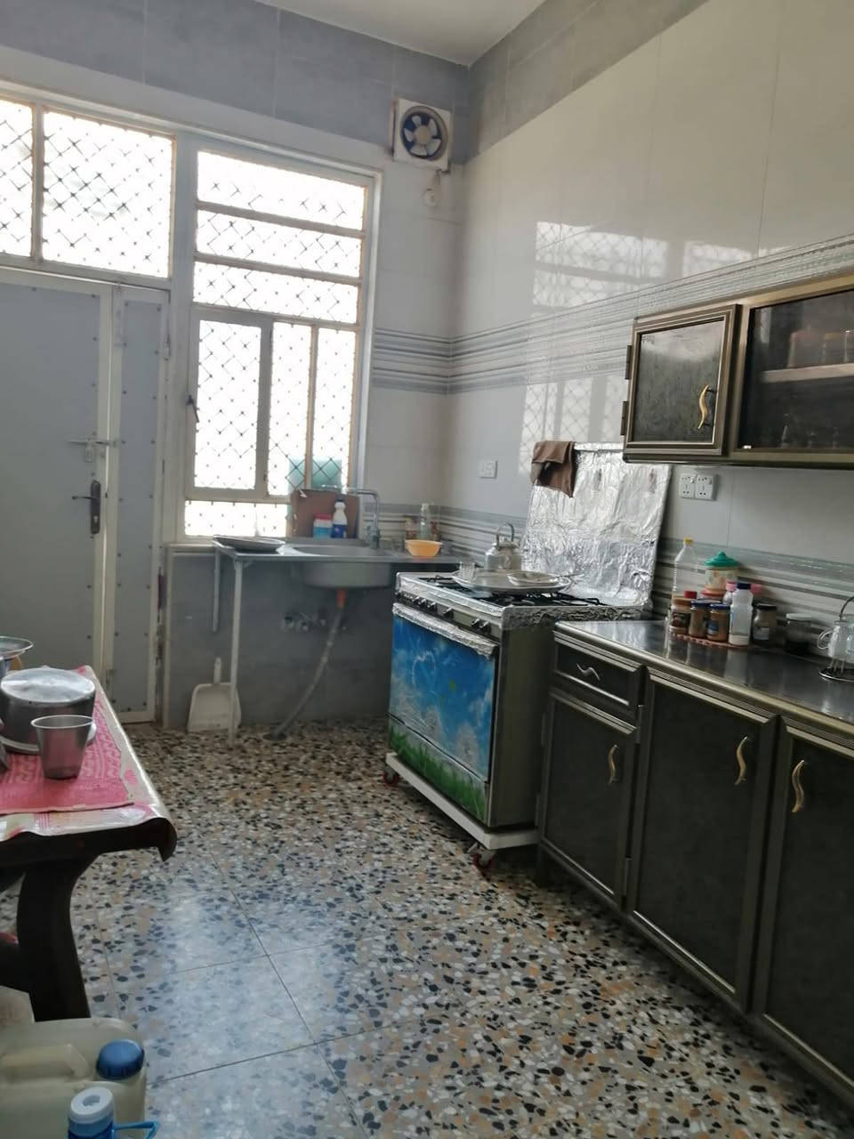 دار للبيع في منطقة ال 36 قرب مدرسة بيت العتيق
مساحة 160 متر طابق واحد  بناء 2023
البيت حر 
يحتوي على غرفتين و مطبخ و براني و صاله وصحيات 
السعر 132 مليون مع المجال 
اي استفسار زيارة مكتب الاساتذة حي العسكري قرب مكتب الجنوب 
***********
ابو نور
