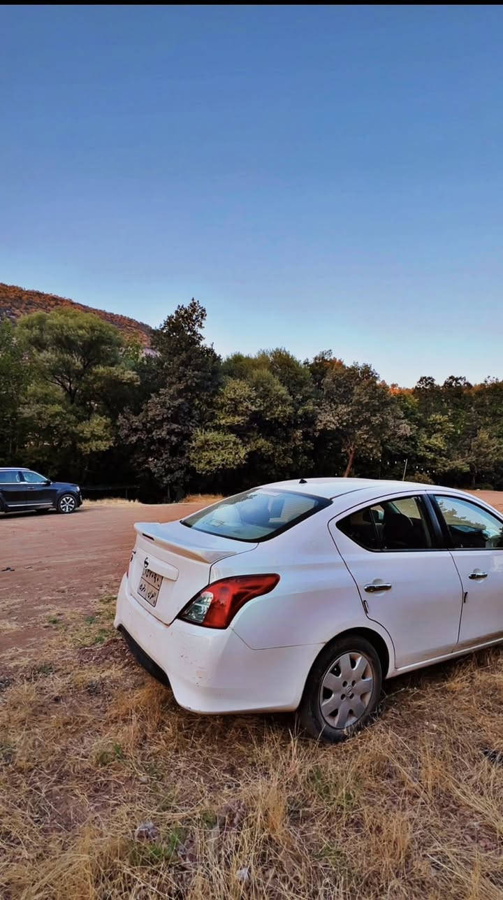 السلام عليكم
للبيع 
نيسان صني  هندي موديل 2021 كفالة عامة من الصبغ ماشية ٩٧ الف محرك وكير شرط شركة طخم حدادية جديد طخم تايرات جديد باتري جديد  
 بيها تعديل جداً بسيط بين البابين 
 ***********
