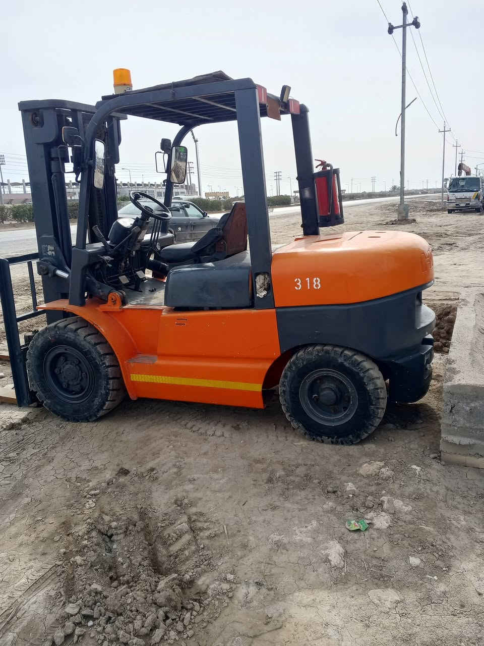 السلام عليكم
شوكيه 5 طن 
دخول جديد مامشتغله بالعراق 
مكينه 6سلندر 
3حركات 
رقم الهاتف للتواصل 
***********
***********
