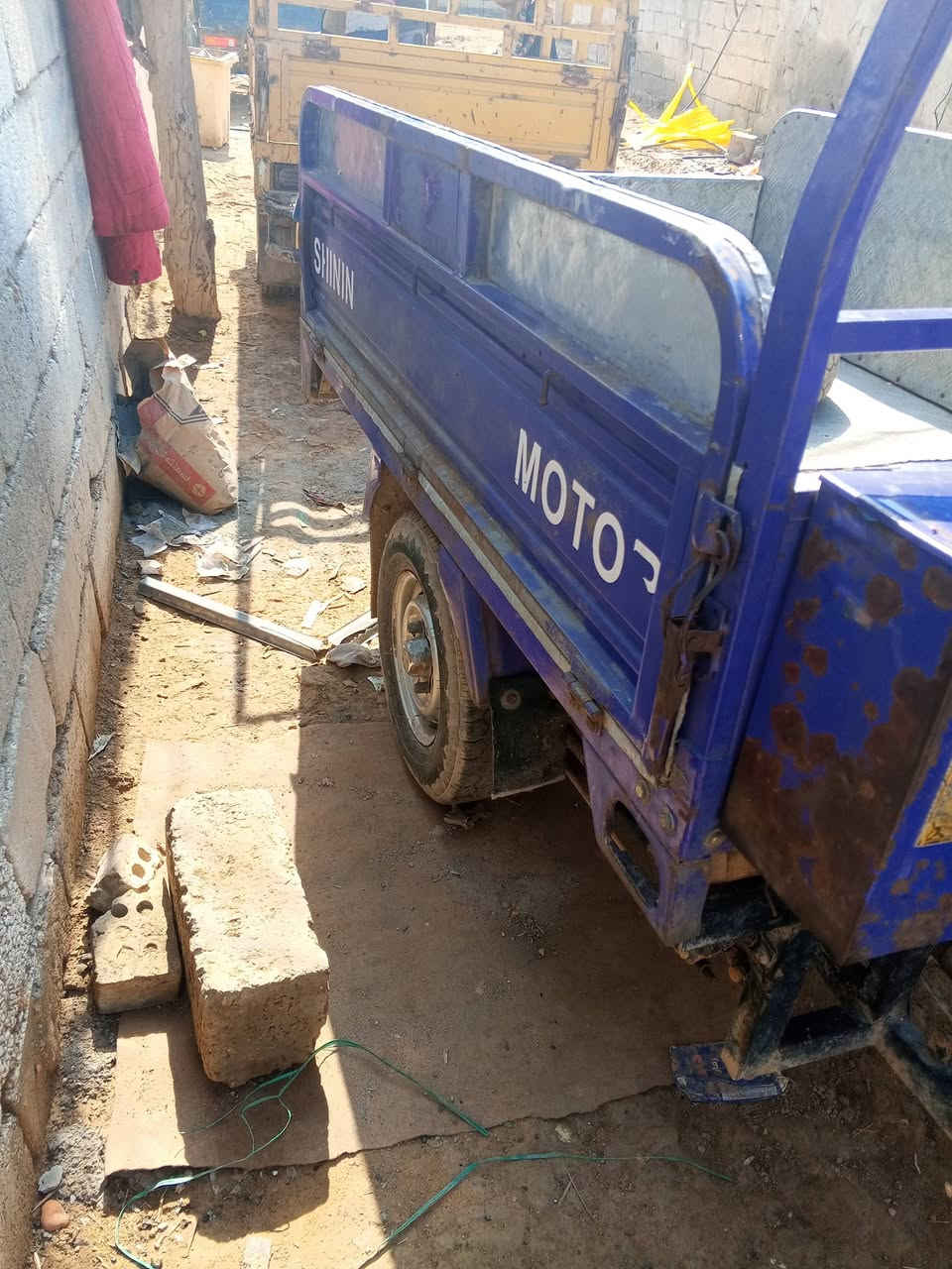 السلام عليكم ستوته للبيع موديل 20 ستوته اصوليه مقف سرقه وعشائر بدون اوراق الاوراق ضايعه ستوته نظيفه جديده العنوان بغداد تقاطع نهروان ،سعر 1300ر***********
