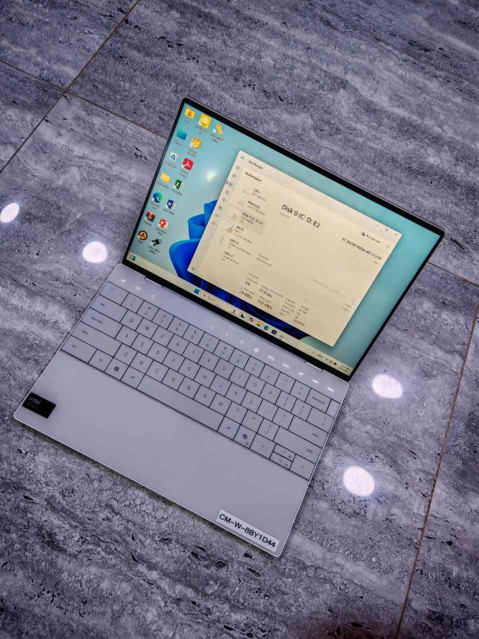 💻 لابتوب المستقبل والنخبة.. Dell XPS 13 9340 بمُعالج الذكاء الاصطناعي!
​أصحاب الفخامة والتميز، عشاق التصميم الخارق والأداء الذكي.. نقدّم لكم التحفة الفنية الأحدث والأندر من Dell، لابتوب مخصص بالكامل لتقنيات الذكاء الاصطناعي بفضل شريحة الـ NPU الثورية! ✨
​⚡ Dell XPS 13 9340 ULTRA 7 ⚡
سوبر سوبر سلم (Super Super Slim)، غلاف معدني بالكامل، وخفيف الوزن لدرجة مذهلة.. روعة التصميم الأنيق تلتقي مع المستقبل!
​🔥 السعر المفاجأة: 1,100,000 دينار عراقي فقط!
​⚙️ المواصفات الفنية الخارقة:
​المعالج: Intel Core Ultra 7 155H (جيل حديث يدعم تقنيات الذكاء الاصطناعي وتوفير الطاقة الخيالي).
​الهارد: 512GB NVMe (سريع جداً وقابل للتطوير والزيادة).
​الشاشة: 13 بوصة بدقة (1920x1200) ألوان ساحرة وحواف شبه معدومة.
​الكيبورد: عربي-إنكليزي مضيء (Backlight Ar-En).
​الملحقات: شاحن Dell الأصلي.
​النظافة: نسبة نظافة عالية جداً تصل إلى 97%.
​✨ مميزات استثنائية تجعله فريداً من نوعه:
​أزرار الوظائف اللمسية المضيئة (Touch Function Row): يتميز هذا الموديل بإلغاء الأزرار العلوية التقليدية (F1-F12) واستبدالها بشريط لمسي بالكامل يعمل بتقنية LED، يتغير بسلاسة تامة ويمنح اللابتوب مظهراً مستقبلياً لا مثيل له.
​لوحة لمس مخفية (Seamless Glass Touchpad): التراك باد مدمج بالكامل تحت زجاج مسند اليد بدون أي حواف مرئية، مما يعطي تصميماً انسيابياً مذهلاً.
​محرك الذكاء الاصطناعي المستقل (NPU): المعالج يحتوي على وحدة معالجة عصبية مخصصة للذكاء الاصطناعي، لتشغيل البرامج الذكية، توليد الصور، وتعديل الفيديو بسرعة البرق وبدون استهلاك للبطارية.
​🛡️ ضمانك وثقتك معنا:
​فحص قبل الاستلام: يمكن للزبون فحص اللابتوب وتشغيله والتأكد من كافة المواصفات قبل الدفع.
​الضمان: ضمان لمدة 5 أيام للفحص، وفي حال وجود أي خلل مصنعي يستبدل الجهاز بنفس الموديل حصراً.
​📍 العنوان: بغداد - شارع الصناعة - مجمع الرياش - مكتب اليسر
📞 للتواصل والحجز: ***********
​الكمية محدودة جداً.. احجز قطعتك الآن وتميز بالمستقبل! 🌟
​💡 شرح إضافي لك (عن مميزات الموديل):
​لابتوب Dell XPS 13 9340 يُعتبر القمة في فئة الـ Ultrabooks الفاخرة، وإليك نقاط قوة إضافية يمكنك استخدامها أثناء الشرح للزبائن في التعليقات أو الرسائل:
​معالجات الـ Ultra وتغيير قواعد اللعبة: معالج Ultra 7 155H ليس مجرد معالج سريع، بل يحتوي على كرت شاشة مدمج قوي جداً وهو Intel Arc Graphics، والذي يقدم أداءً رسومياً قريباً من الكروت المنفصلة، مما يجعله ممتازاً للتصميم والمونتاج الخفيف بجانب العمل المكتبي والذكاء الاصطناعي.
​شريط الأزرار العلوية (Capacitive Touch Row): هذا الشريط اللمس المضيء بـ LED يضفي لمسة فخامة عالية؛ حيث تختفي الأزرار عند إطفاء الجهاز وتضيء بمجرد تشغيله، ويمكن التحويل بين أزرار الوسائط (خيار الصوت والسطوع) وأزرار الـ F التقليدية بضغطة زر واحدة.
​التصميم والخامات (CNC Aluminum): الهيكل مصنع من ألمنيوم مقطوع بالكمبيوتر (CNC) عالي التحمل، والداخل مغطى بزجاج الكوريلا غلاس، مما يمنحه ملمساً بارداً وفخماً ومقاومة ممتازة للصدمات رغم وزنه الخفيف جداً (حوالي 1.19 كغم فقط).
​شاشة الـ InfinityEdge: الشاشة تأتي بأبعاد مريحة للعين والقراءة (16:10)، بحواف نحيفة جداً من الجهات الأربع، مما يعطي انطباعاً بأن الشاشة أكبر من حجمها الفعلي.
