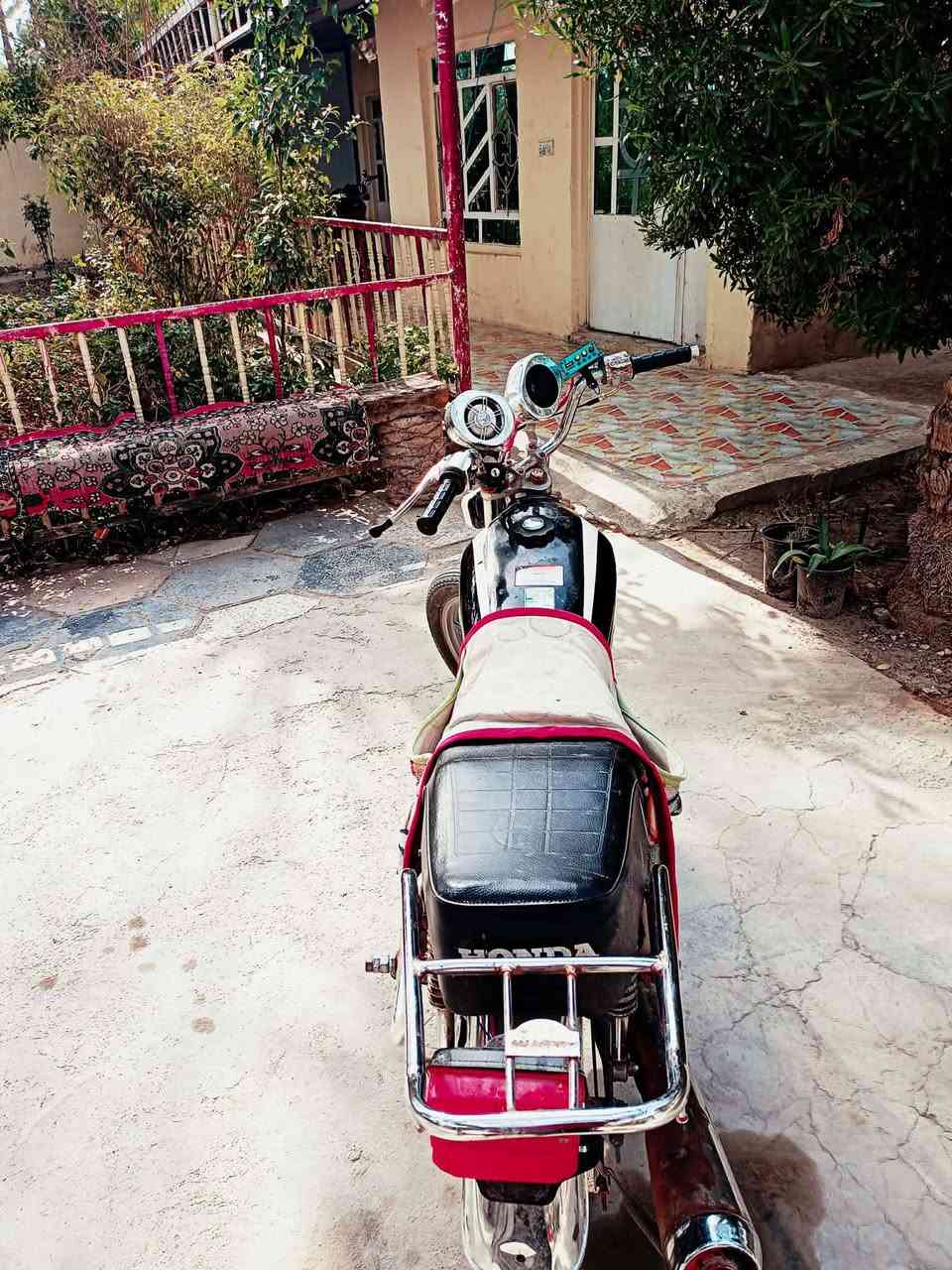 السلام عليكم دراجه ارشه لبيع
السعر 225وبيه مجال ***********  اومراسله صفحه
