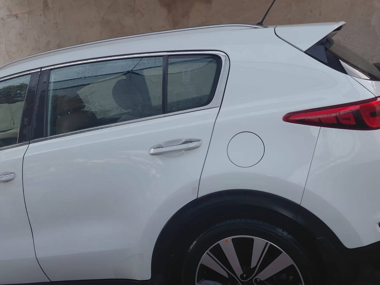 السلام عليكم :
سبورتج للبيع موديل 2018 السيارة جديدة بمعنى الكلمة السيارة ماشية 81 السيارة بصمة مكينة 4 سلندر مكينة 2000 جديدة السيارة كما موضح  في السونار 
ملاحظة :  ترهم مراوس بين سورنتو 2020 / 4 سلندر خليجي بيه صبغ 
مكان السيارة :  نجف
الهاتف:  ***********
السعر :  185وبيها مجال
