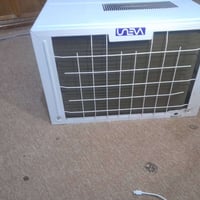 مكيف طنين ونص ستعمل شهر واحد السعر 300 بيع مستعجل  07803088985