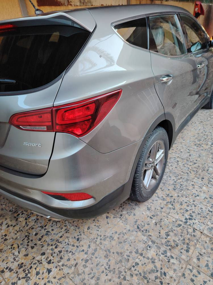 السلام عليكم سنتافيه 2018 بيها جاملق وحافت البنيد ماشيه ٦٠ رقم بصره اربعه سلندر مثل ما شوف صور مكاني البصره الهارثه شراي يتصل ***********
163 وبيها مجال او مراوس اوبما لو جالجر البصرة, العراق
