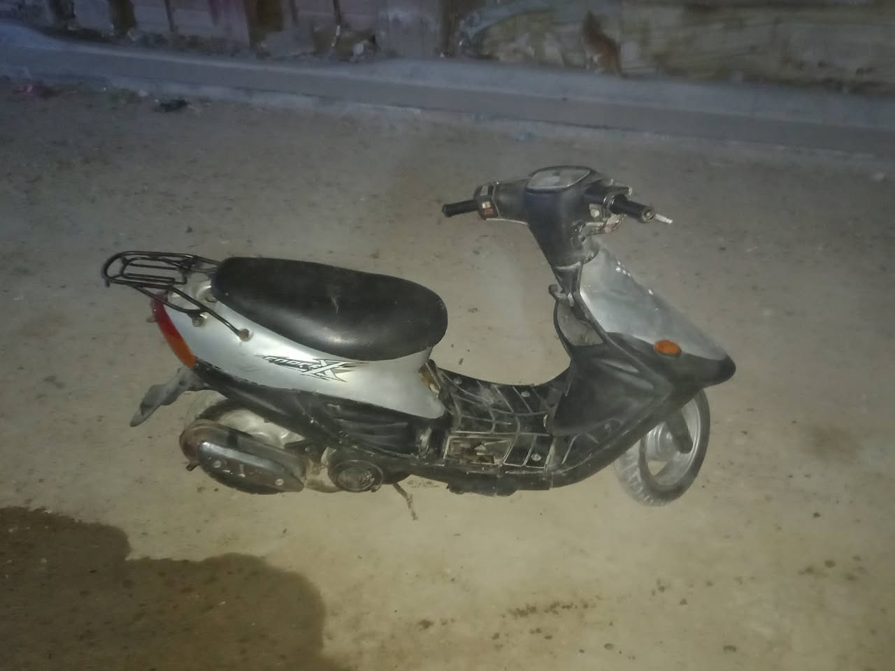 السلام عليكم
دراجة بيجي 60 فحل 
بريكات حلوه 
تايرات نضيفه 
سلف نكره 
لايتات اشاير
 الشاير شغالت بس يرادلهن دكمه 
سعرهاه 200وبيهاه مجال
مكاني بغداد البلديات 
رقمي***********بي واتساب
