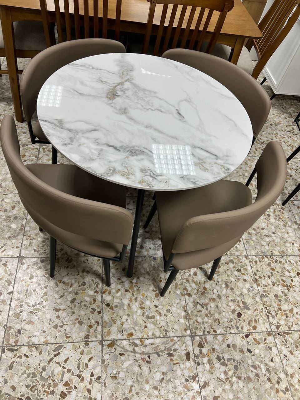 #توفرميز طعام شطرنج دائري مرمر

السعر 185 الف 
 *********** رقم تواصل
