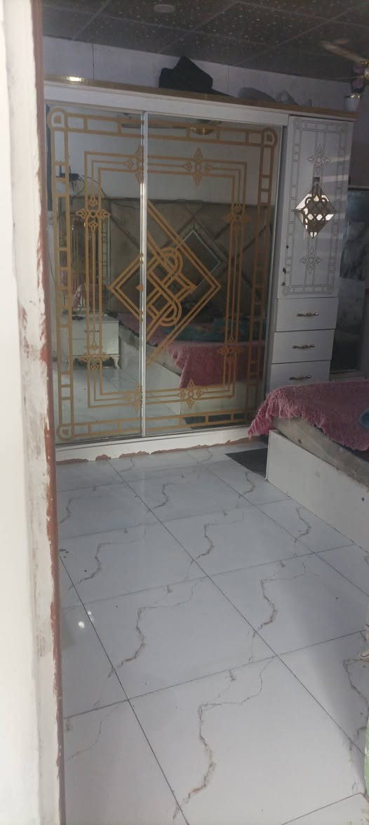 السلام عليكم
بيت للبيع مساحه 200 متر زراعي 25 قرار محكمة بناء حجر عكاده الصطح اوزاكيوم يتكون من غرفتين وصاله ومطبخ واستقبال وتخاريج تشاريف ماي كهرباء يبعد عن الشارع العام 125متر ...رابع بيت عن الشارع الفرعي شارعه 10متر 

الموقع شارع المعمل مقابل جامع الخزاعل 

للاستفسار الاتصال على الرقم ‏‪***********‬‏
السعر المطلوب///30//وبي مجال
