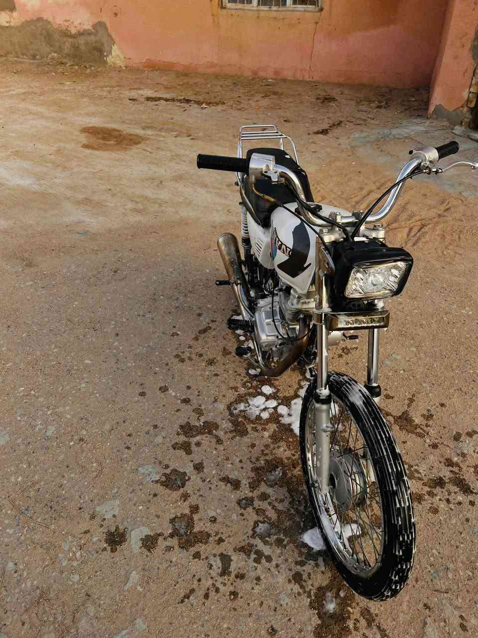 دراجه للبيع ايراني ادوات دراجه مانقصهه ايي شي دراجه حلوه بكان بصره الهارثه السعر 450 وبيهه مجال ***********
