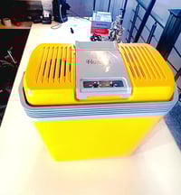 ثلاجة ميكرويف • ١٢فولت • ٢٤لتر