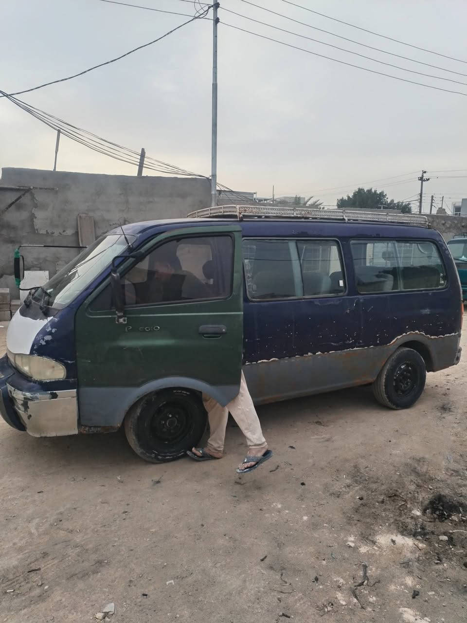 السلام عليكم كيا بريجو موديل 95 خطها كوفة نجف مصفرة من الهيئة مكان السيارة نجف شارع المطار راعيها بالنجف ميلاد سنوية تنفذ بشهر التاسع 2026 شواصيها معمره السعر 32 مكينه بيها بخار للاتصال ***********
