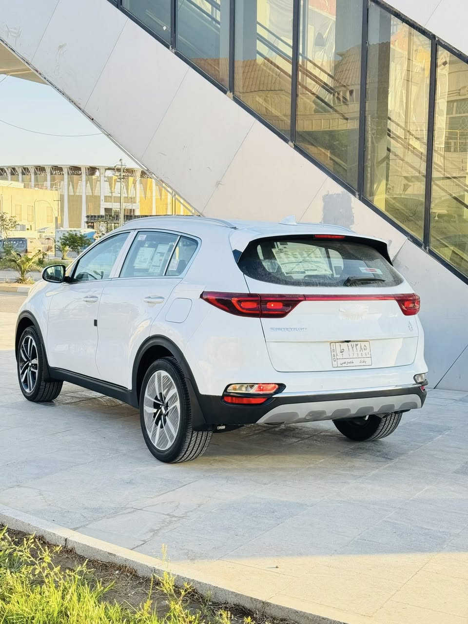 سلام عليكم ورحمة الله كيا سبورتج وراد خليجي  ستلام شركه زيرو موديل 2020 رقم بغداد حره مشروع وطني  بسمي تحويل ثاني يوم سياره كلش جديده وجاهزه سياره مكفوله عده رشه بصيطه بل جاملغ الباقي كفاله مواصفات السياره 
1 محرك. 2000 دوش 
2 شاشه كبيره + كامره دواره 
3 مري شفط + شاره 
4 حساس خلفي 
5 حساس امامي 
6 داخل عسلي 
7 كشن جلد 
8 ويل كب حجم 19 
9 لد نهاري امامي 
العنوان الناصريه المركز  موبايل *********** السعر 182 مجال بصيط
