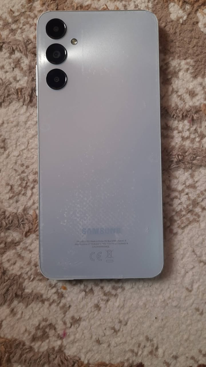 سامسونك
A05s
الذاكرة 128 
الرام 4
الجهاز شغال شرط بدون خلل نضافة بل صور موضح السعر 65شراي راسلني او اتصل ***********
