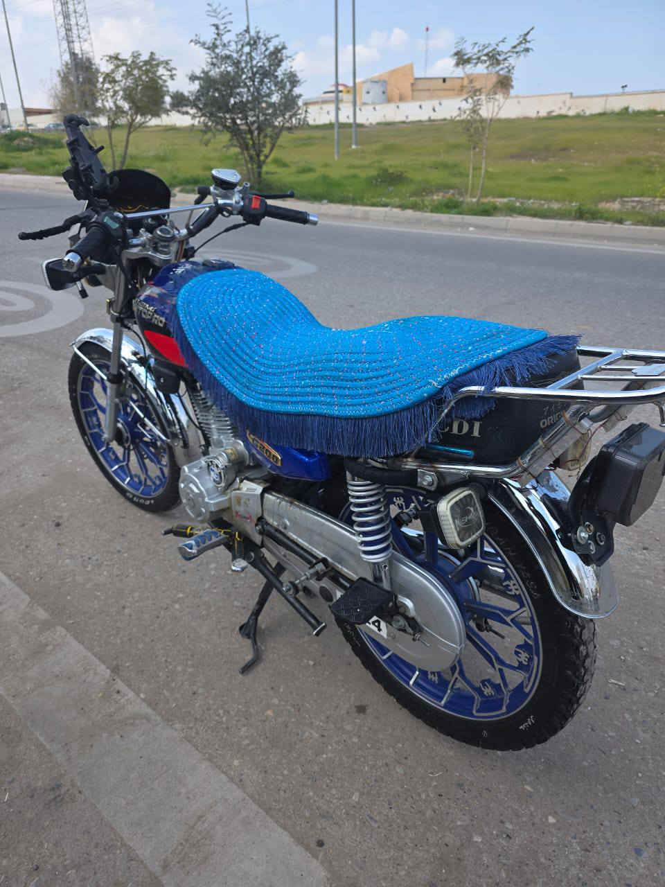 سلام عليكم 
دراجه موديل2024 
محرك 200cc
كهربائيات شغال
ناقصه بس كماليات 
دراجه كاعده 
السعر 700وبي مجال 
رقم ***********
