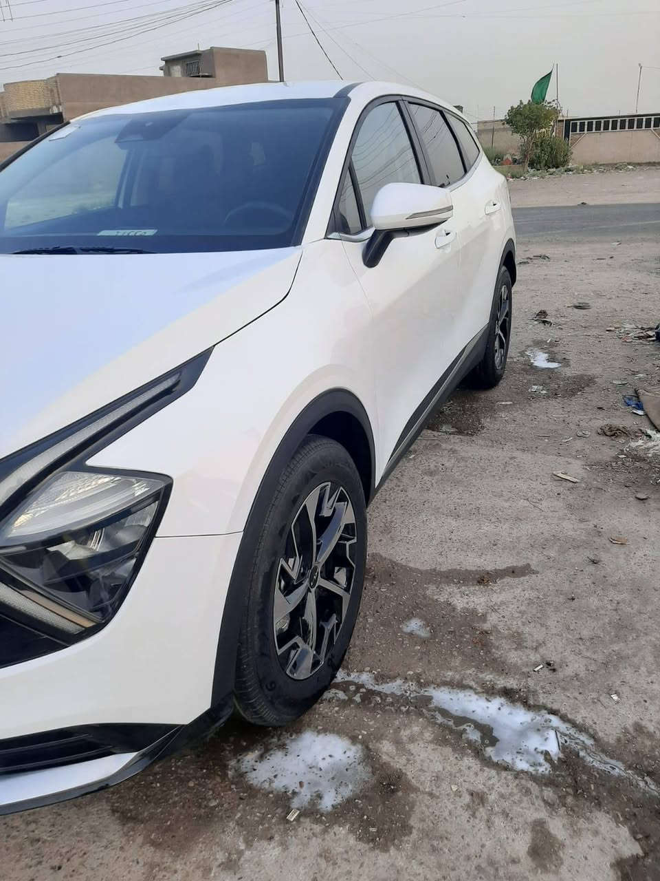 🚗 للبيع: كيا سبورتج 2023 (فل أوبشن عدا الفتحة)
​الموديل: 2023 سياره مرقمه بغداد
​اللون: أبيض الملكي
​المسافة المقطوعة: 12 ألف كم فقط (شبه زيرو)
​الحادث: حادث بسيط وموضح بالصور بالكامل
​الموقع: بغداد - الدورة
​🌟 المواصفات والكماليات:
​🔑 تشغيل ودخول ذكي: بصمة تشغيل مع بصمة أبواب
​🕹️ تحكم كامل: تحكم مقود (ستيرن) وشاشة بالكامل
​📺 شاشة وكاميرا: شاشة عرض مع كاميرا خلفية عالية الدقة
​💺 راحة وفخامة: كشنات (مقاعد) كهربائية
​⚡ الجنطة (الصندوق): هيدروليك / كهربائية بالكامل
​🚨 أنظمة الأمان والردارات: ردارات واستشعار (يمين، يسار، أمامي، خلفي)
​🛞 العجلات: ويل كب بلادي مميز
​✨ التعديلات: ترتيبات وملصقات أنيقة جداً ولائقة بالسيارة
​💰 السعر: مناسب جداً وقابل للتفاوض البسيط بعد المعاينة (اتصل وبيك خير وتدلل).
​📱 للاستفسار والتواصل المباشر: ***********
​الله يرزقك البيعة الطيبة الصالحة اللي تسر خاطرك، ويجعلها فاتحة خير بركة عليك وعلى المشتري الجديد!
