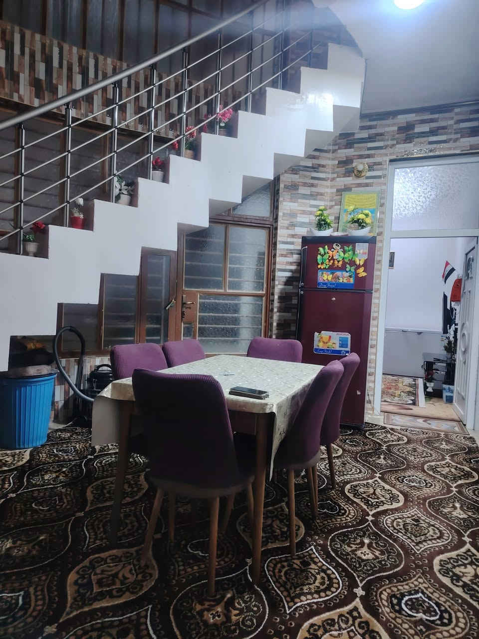 اللهم صل على محمد وال محمد
الدار للبيع المساحه 100م العنوان التحرير الحولي الزراعي
طابو زراعي سند 25
يتكون من كراج وصحيات واستقبال وصاله ومطبخ ومنور وحمام وغرفه منام والقاط الثاني غرفتين نوم وحمام
بيت جديد
*********** والخاص مفتوح
