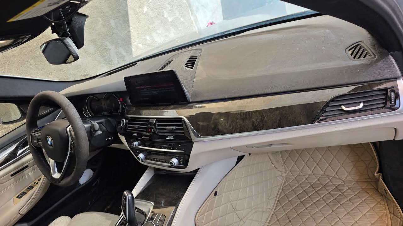 السلام عليكم  530i
Luxury line 2019 السياره هواي بيها مواصفات وهاي الفئه معروفه ماشية تقريبا 65 ميل الحادث جاملغ خلفي ورقم الشاصي موجود تگدر تجيك مصبوغه حزام السبب جان بيه افلام حمايه ومن شالو گشر صبغها گير ومكينة خير من الله الشراي شرط الفحص والقناعه وبي خير ويدلل رقم بغداد بعض المواصفات الاساسيه 
  المحرك
4 سلندر Turbo 2.0L
القوة
حوالي 245 حصان
النقل
أوتوماتيك 8 سرعات
فخامة داخلية – نظام ملاحة – LED – حساسات – كاميرا
السعر : 245 ورقه 
للاستفسار الاتصال :*********** + ***********
مكلف بالنشر
