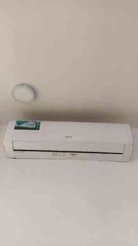 سبلت هايسنس 2طن مستعمل نضيف سعر 600 وبي مجال جربايه و مايز مرايه سعرهن...