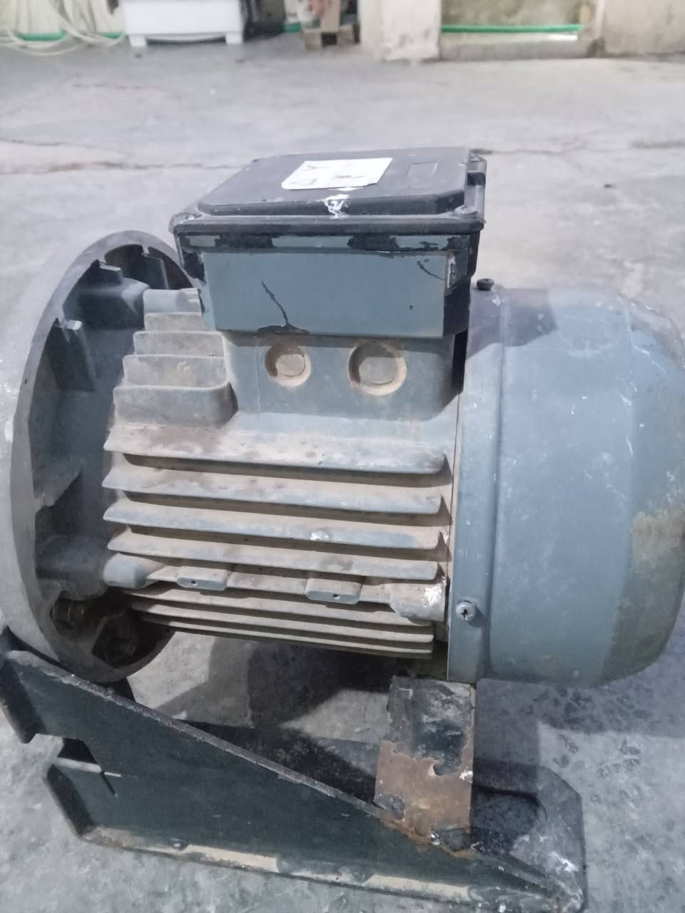 فلنجة 3 حصان ثري فيز 3000 السعر 125 الف ابوغريب ***********
