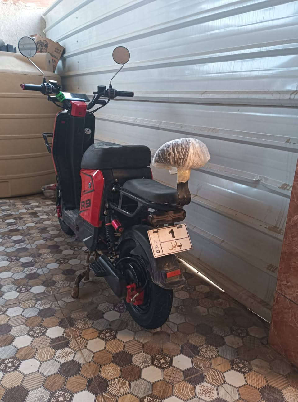 السلام عليكم دراجه ار 9 موديل 2025 عدسه عالي ناصي اشاير بريك زيتي 5باتري دراجه نضيفه وسعر 375وبيه مجال مكاني حله شارع 60 رقم ***********
