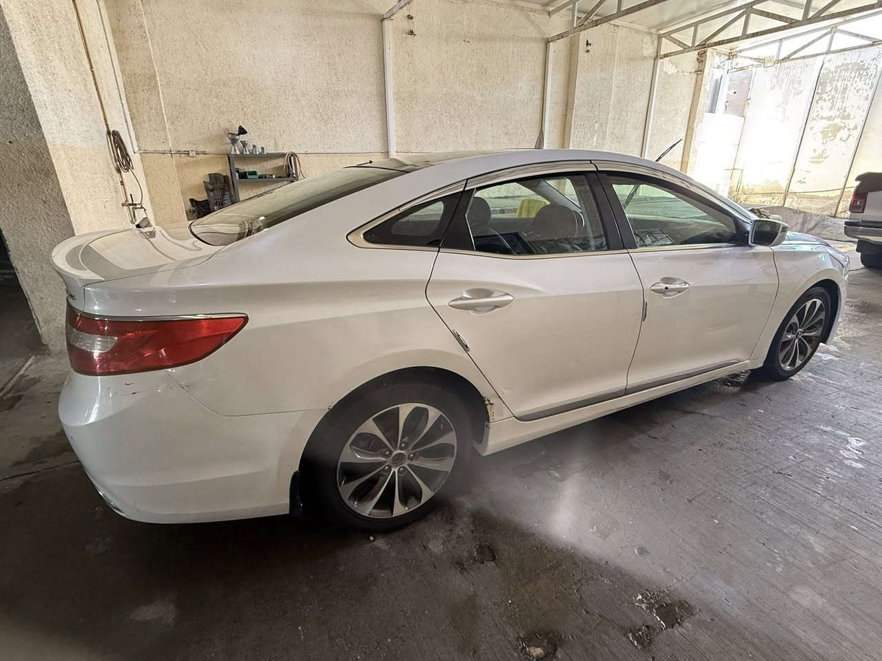 سلام عليكم من رخصت الادمن
هونداي ازيرا البيع 2013 خليجي سبورتفول مواصفات محرك 6 سلندر حجم 300 سيارة بية صبغ قطعة وحدة صبغ جاملغ خلفي ايسر والباقي مكفول شاشة كامرة لايت زنون بنوراما شغالة تخم تاير جديد 
السعر 115 $ العنوان بغداد الطالبية 
***********
البيع فقط بدون مراوس رقم جديد هزة جديدة بسمي تحويل مباشر
