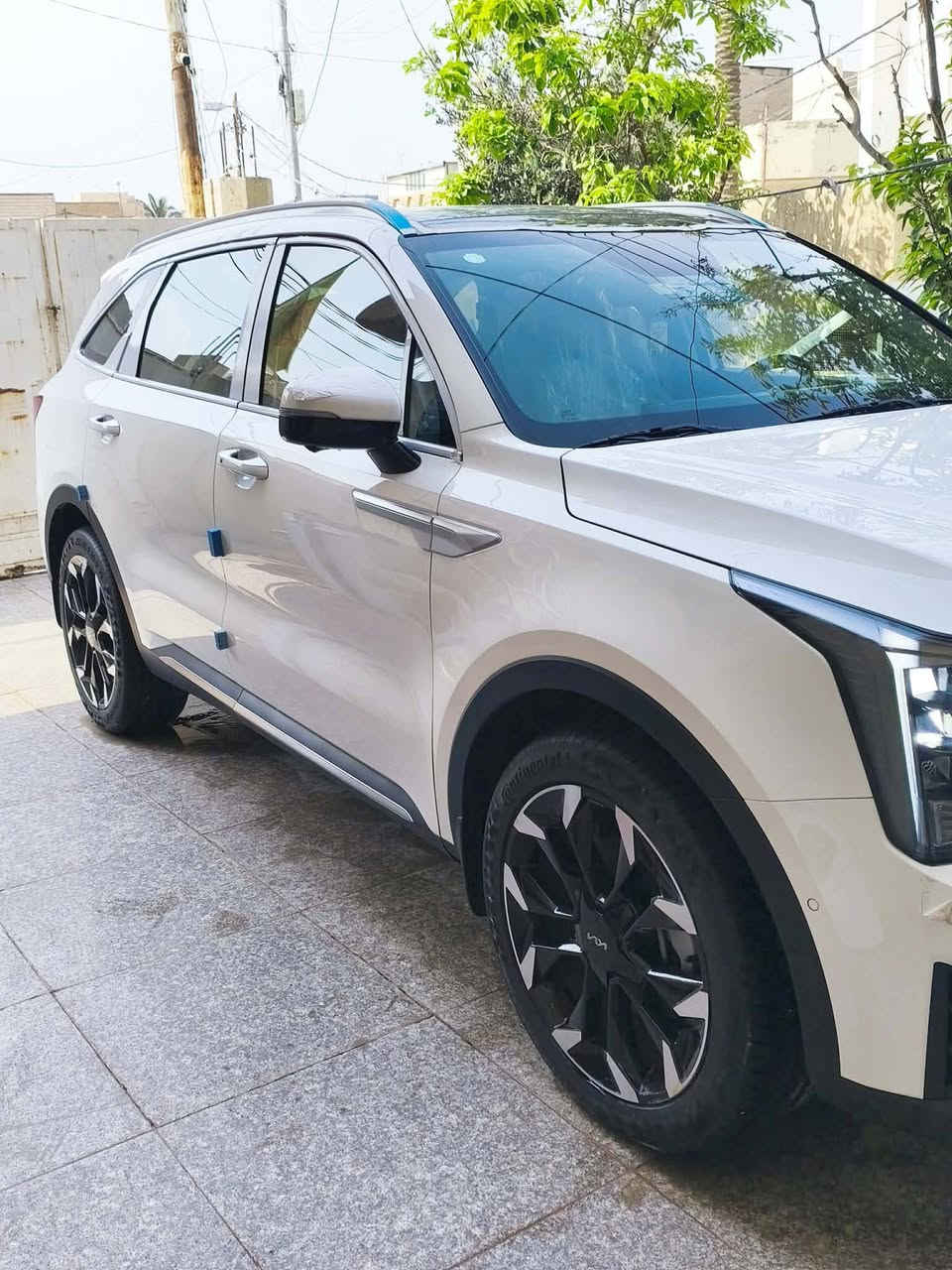 السلام عليكم سورنتو 2025 فول مواصفات  بصمه تتقدم وترجع عن الريموت ويل 20  خمس كامرات بانوراما اربع عدسات دبل لد امامي خلفي كشنات كهرباء افيكيشن خرائط📍 حساسات امامي خلفي وجانبي  وتوقف ذاتي عند الرجوع  حساس ويل
ورقم بغداد الدولي  بصمه تشغيل عن بعد داخل ابيض شاشة متصله متغيره الالوان متغيرة 64 لون متغير شاشة اعطال داتو شو محرك سته سلندر 3500  .... 
بيها مواصفات
الاستفسار. 
***********

338 وبيها مجال
