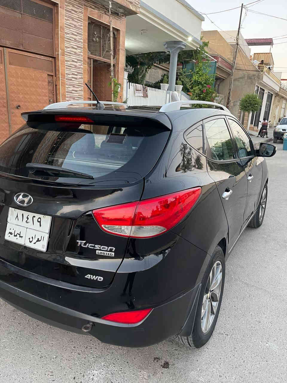 سەیارەکە فول limed 
مۆدێل 2010 پانۆڕاما و بەسمە
گێڕ و مەکینەی نەکراواتەوە 
سەنەوی نوێیە بەناوی خۆمەوەیە
تەنها دوو پارچەی دواوەی بۆیاغە 
تەنها 160 هەزار ڕوشتووە
نرخی 127$
بۆ پەیوەندی ***********
شوێن/ڕانیە ، حاجیاوا رانية, السليمانية
