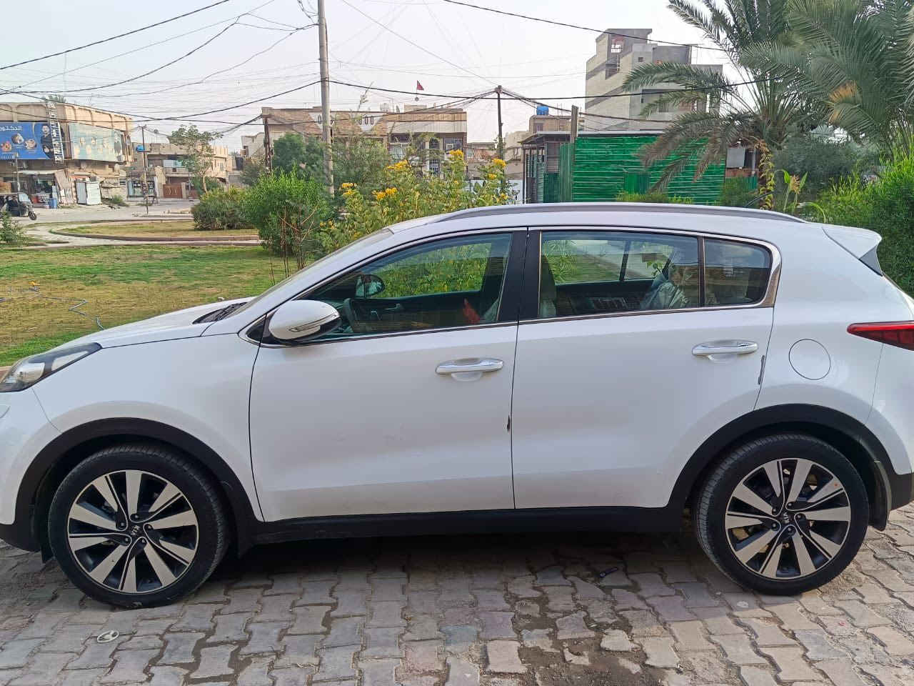 سلام عليكم 
سبورتج مديل 2018 خليجي 
سيارة جديدة بس مجرد بارد بسيط بل باب الإمامي 
دخل عسلي 
حساسات 
كامرة وشاشة
مري شفط 
سيارة بسمي 
مكاني بغداد شعلة 
سعرة ١٨٠ $
للاستفسار ***********
