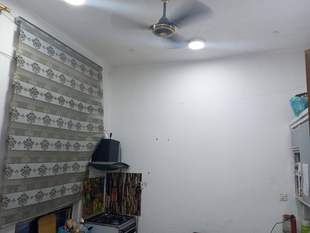 اسلام عليكم بيت البيع في ياسين خريبط حي الغدير مساحه 100 متر 
الواجهه 10*10
تاريخ البناء 2023 طابقين طابق الاول يحتوي علا غرفه واستقبال ومطبخ وا هول حمامين داخلي وخارجي ومنور
الطابق الثاني يحتوي علا 3 غرف وا هول وحمام البيت منعزل طابق الاول عن الثاني معزول بسندويج وبيه درج داخلي بين طابق الاول والثاني ودرج خارجي الطابق الثاني ويصير ينفتح ويرجع بيت كامل طابق الاول موجر الثاني ساكنين بيه يعني مثل التجاري السعر230 بيه مجال جدا قليل التواصل ***********
