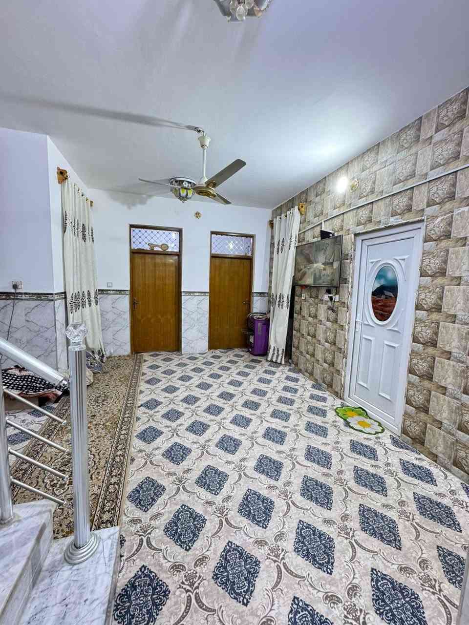 دار للبيع 
حي السلام منطقه الكهرباء 
١٥٠م 
خلف شارع سلام جامعه شارع ١٥ 
طابقين يحوي  اربع غرف نوم و صاله و استقبال و مطبخ و صحيات  بناء ارضيه مرمر قبل ٥ سنوات بناء جناي درجه اولى بصف الركن 
لاستفسار الاتصال 
***********
او مراجعه مكتب الشراع للوساطة العقارية العنوان حي السلام سايدين ابو الدجاج قرب مأكولات شيخون
