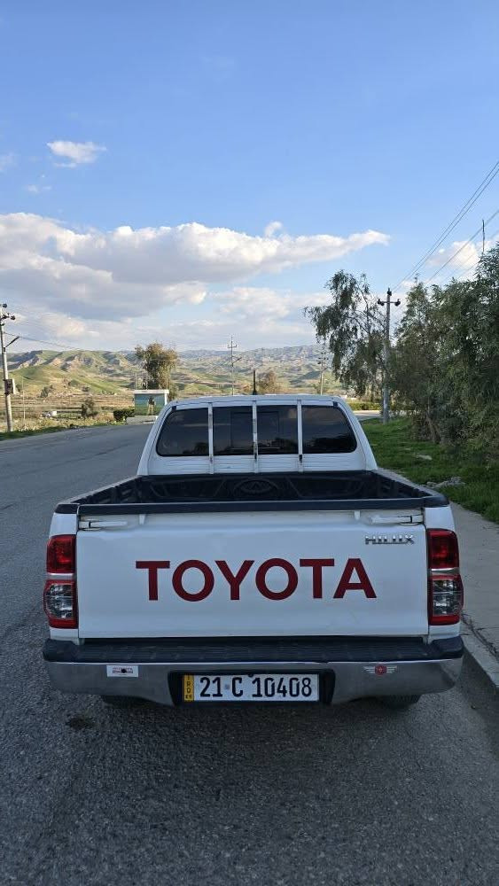 Toyota hilux 
مۆدیل ٢٠١٤ سەید نەهرۆی دەرەجە یەک کامێراو زینۆن سەیرەکە لە شەریکەوە سێ دەستە هەتا بڵێی بە پاکو خاوێنی ماوەتەوە ڕەقەمی تازیە سەنەوی تازە بەسەر چوە چوار تایەو ویلی لۆکی لەژێرە سەیارەکە بۆیاخی نیەو یەک پەڵە ساردی بچوکی هەیە لەسەر دەقی شەریکە ماوەتەوە مەکینەی نەکراوەتەوە و بەشەرت تاقم پیشیو تەقەو ڕەقەی بەشەرت..
بۆ زانیاری زیاتر پەیوەندی بکە. بەس تخوا ئەگەر مشتەری نی تیل مەکە بۆ سعری

ژ.م
***********
*********** الرطبة, الأنبار

