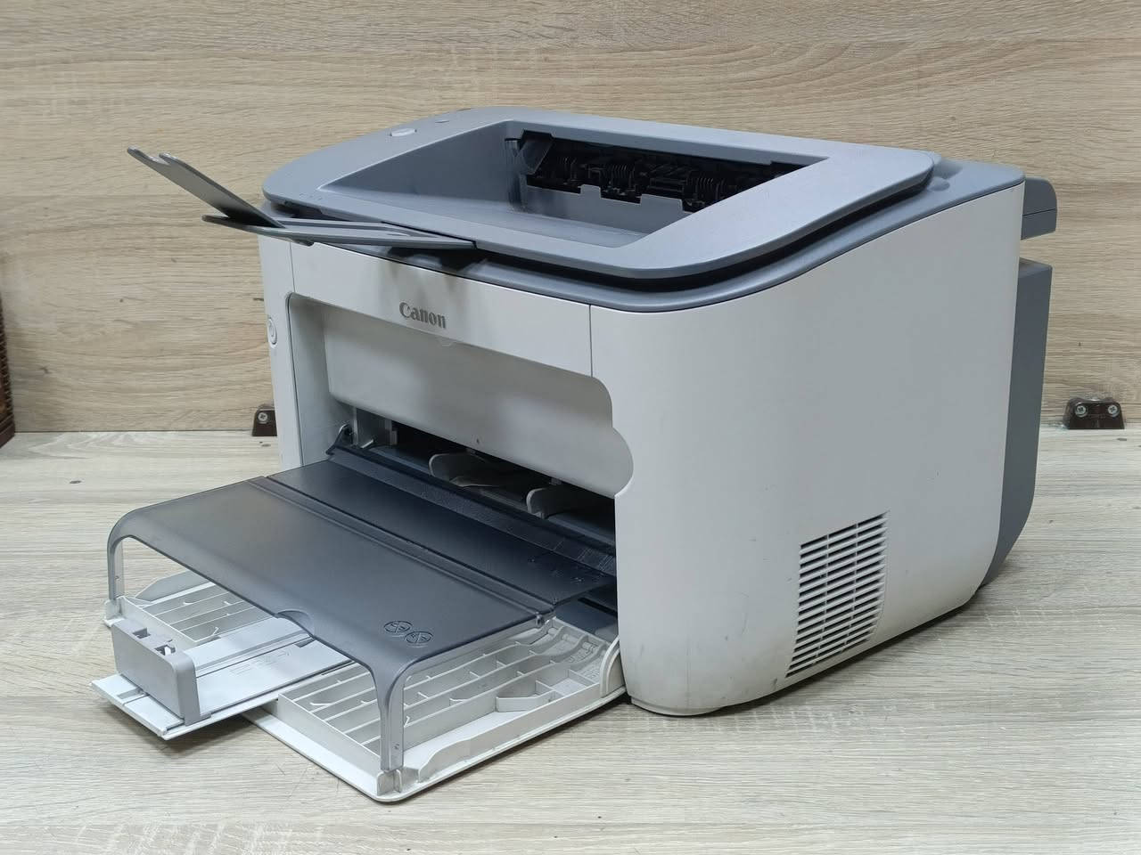 طابعة كانون موديل lbp6200d اسود وابيض فقط ليزرية مستعمل بحالة ممتازة سعر الحبر 10 الف تطبع 1600 نسخة نوع الحبر باودر سرعة طباعة 27 ورقة بالدقيقة طباعة وجهين دوبلكس يمكن ربطها على موبايل وتابلبت ولابتوب عن طريق الكيبل 🚦سعر الطابعة 135 الف 🚦مع حبر جديد بداخلها وكيبل كهرباء وكيبل كومبيوتر وقرص تعريف للطلب
📞 ***********
📞 ***********
يوجد توصيل لكل المحافظات نسبة نظافة الجهاز 90% ضمان تشغيل وفحص. 
#الصفوة
#طابعتي
