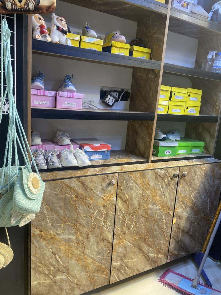 سلام عليكم ديكور خشب. كامل جديد لون مثل ماموضح بصوره يتكون من باترينات وقطعات افقيه يرهم عرض احذيه او ملابس حسب شغلك باقي التفاصيل ***********

كربلاء
