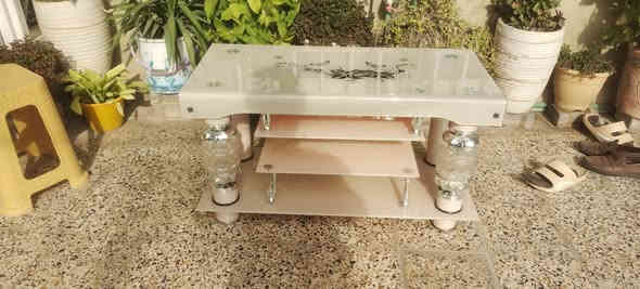 ميز تلفزيون للبيع جديد كل عيب مابي السعر ٤٥ للاستفسار الاتصال على الرقم ***********
