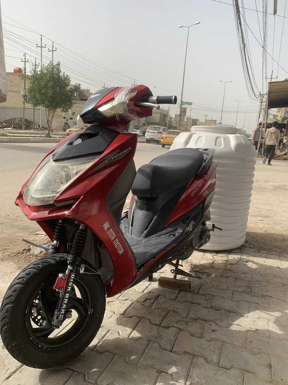 السلام عليكم دراجه سكنس صيني مكينه ما مفتوحه مثل ما واضح بل صوره ستيرن بي عواج شويه سلف عاطل سعره 250 وبيه مجال حك الجيه
مكان  شارع ابو طالب 
للاتصال ***********
