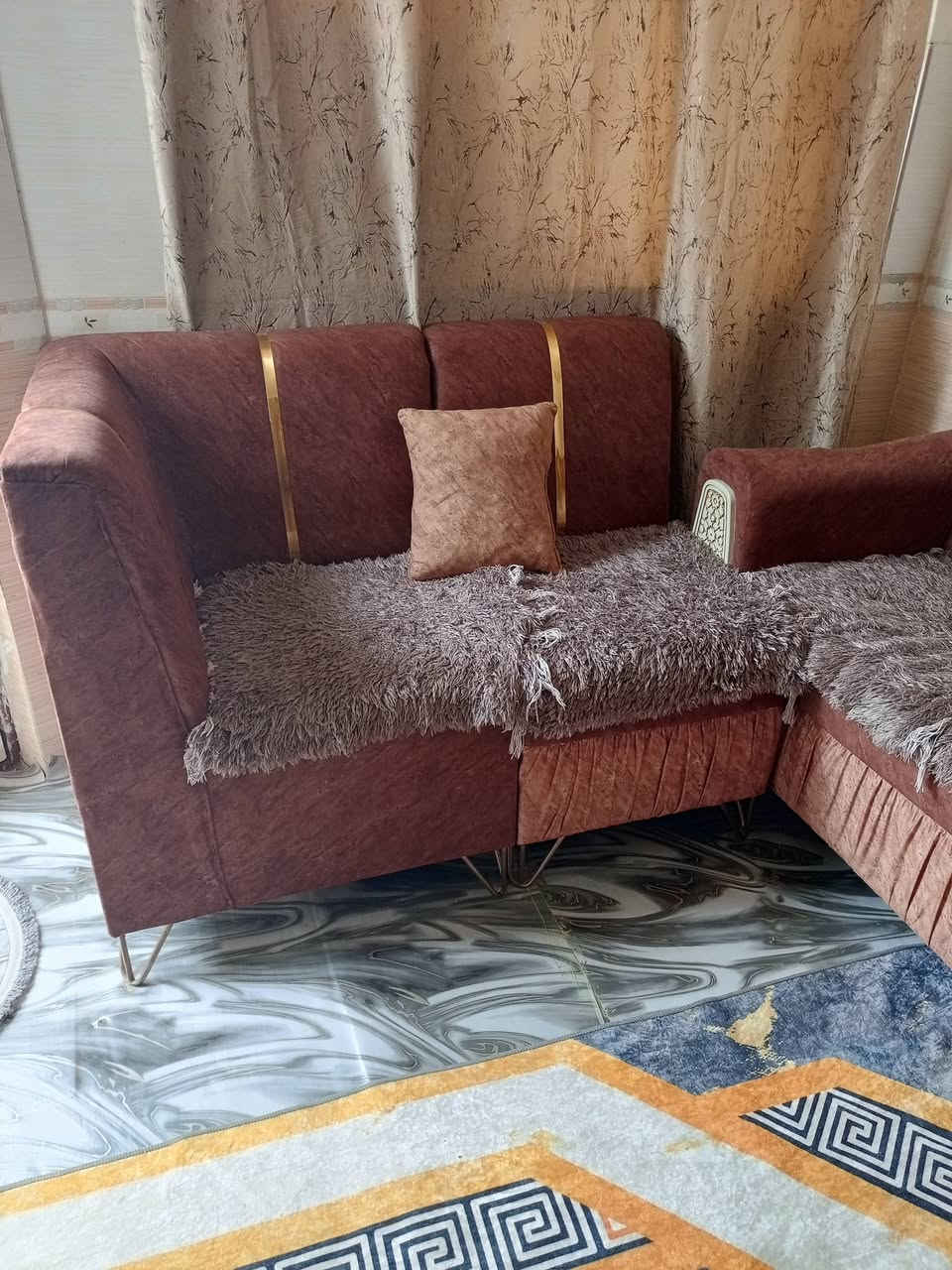 ديوان للبيع جديد العنوان حي السلام كربلاء السعر 250 ***********
