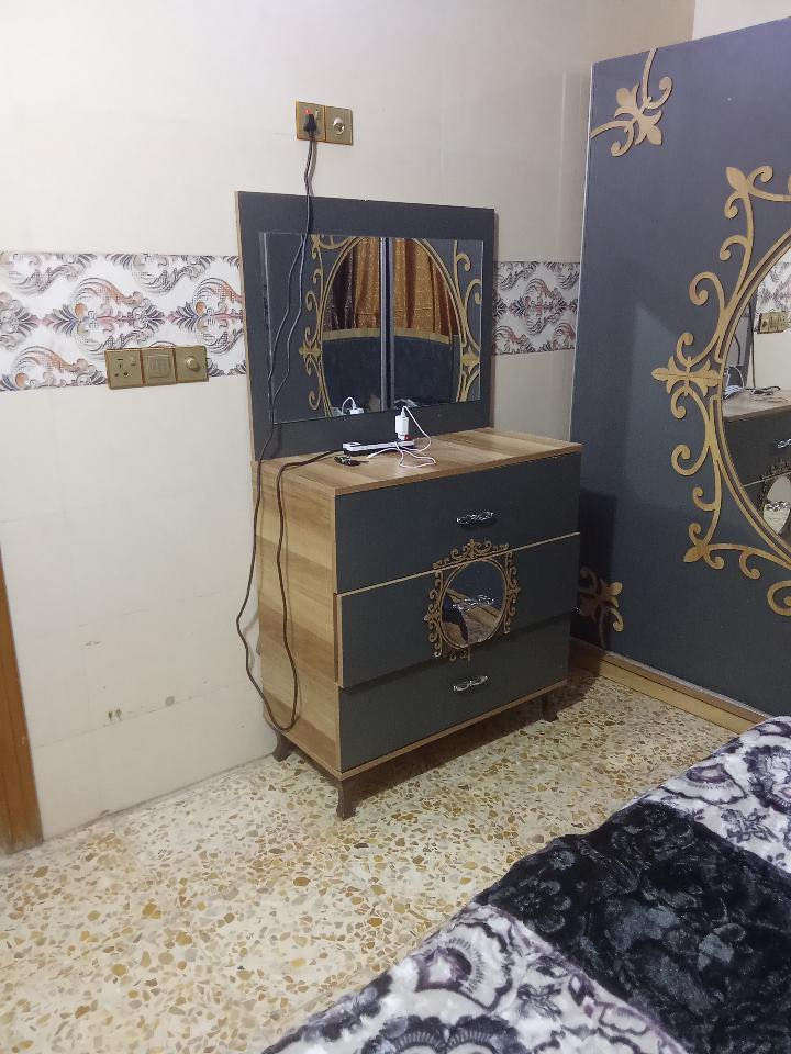 غرفه اخشاب ام النفرين نضيفه عنواني الشبانات السعر 350 وبيها مجال مستعجل ع بيعتها كلش. رقمي***********
