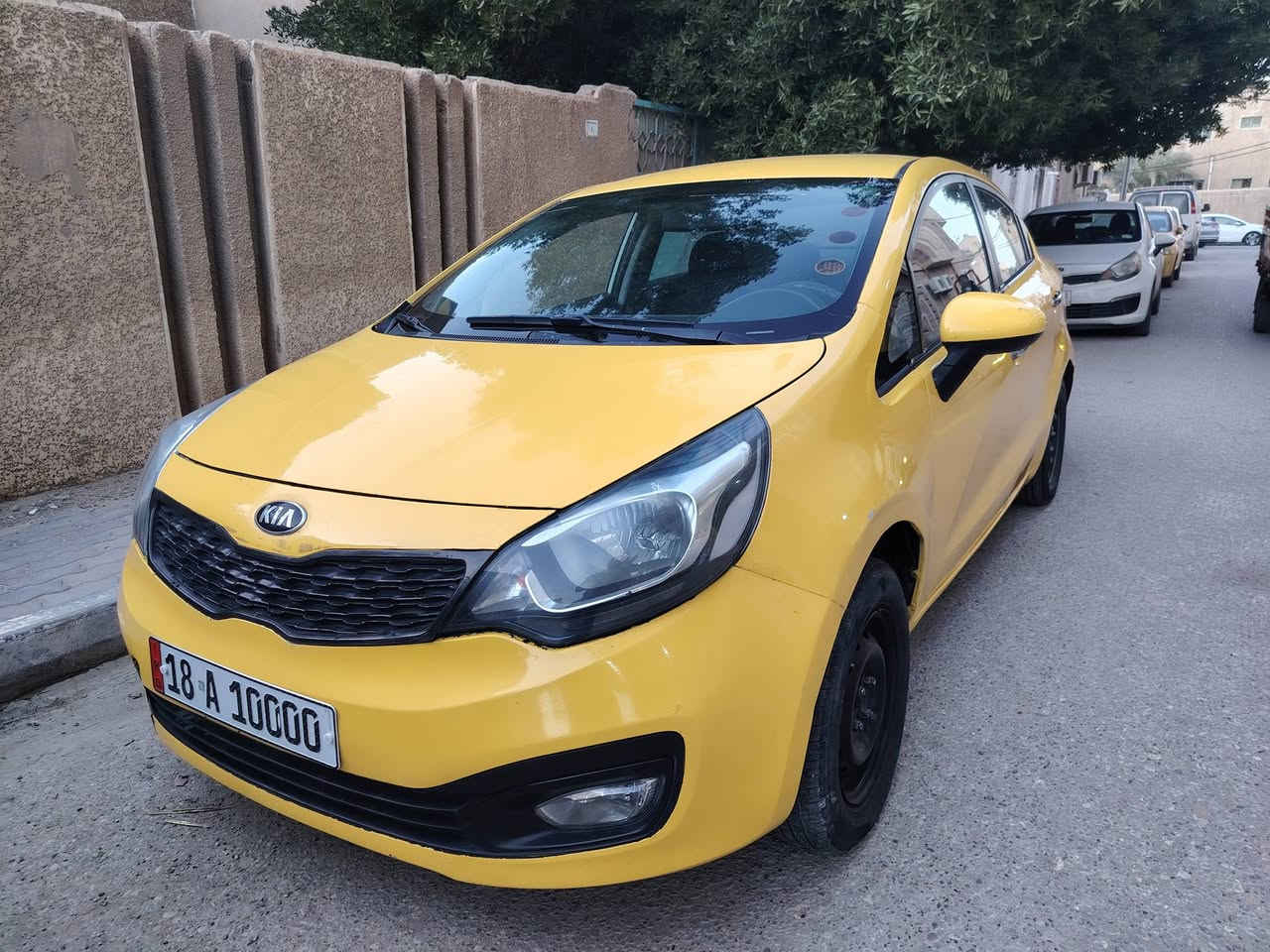 سلام عليكم اخوان هاي سياره البيع  ٢٠١٣ سياره مكفوله من ضربه القويه كير شرط مكينه خير من الله ولا تنقيص ولا شي بس خيط بخار خفيف حداديه ٥٠/ ١٠٠ رقم جديد مداور ثاني يوم    صندوق جنطه مبدل  رقمي *********** السعر ٨٠ وبيه مجال الطيبين حك الجيه
