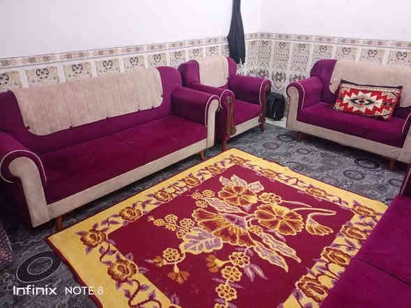 السلام عليكم تخم للبيع عشر مقاعد تخم نظيف سعره 200 عنوان كربلاء قنطره السلام شارع المدرسه/***********
