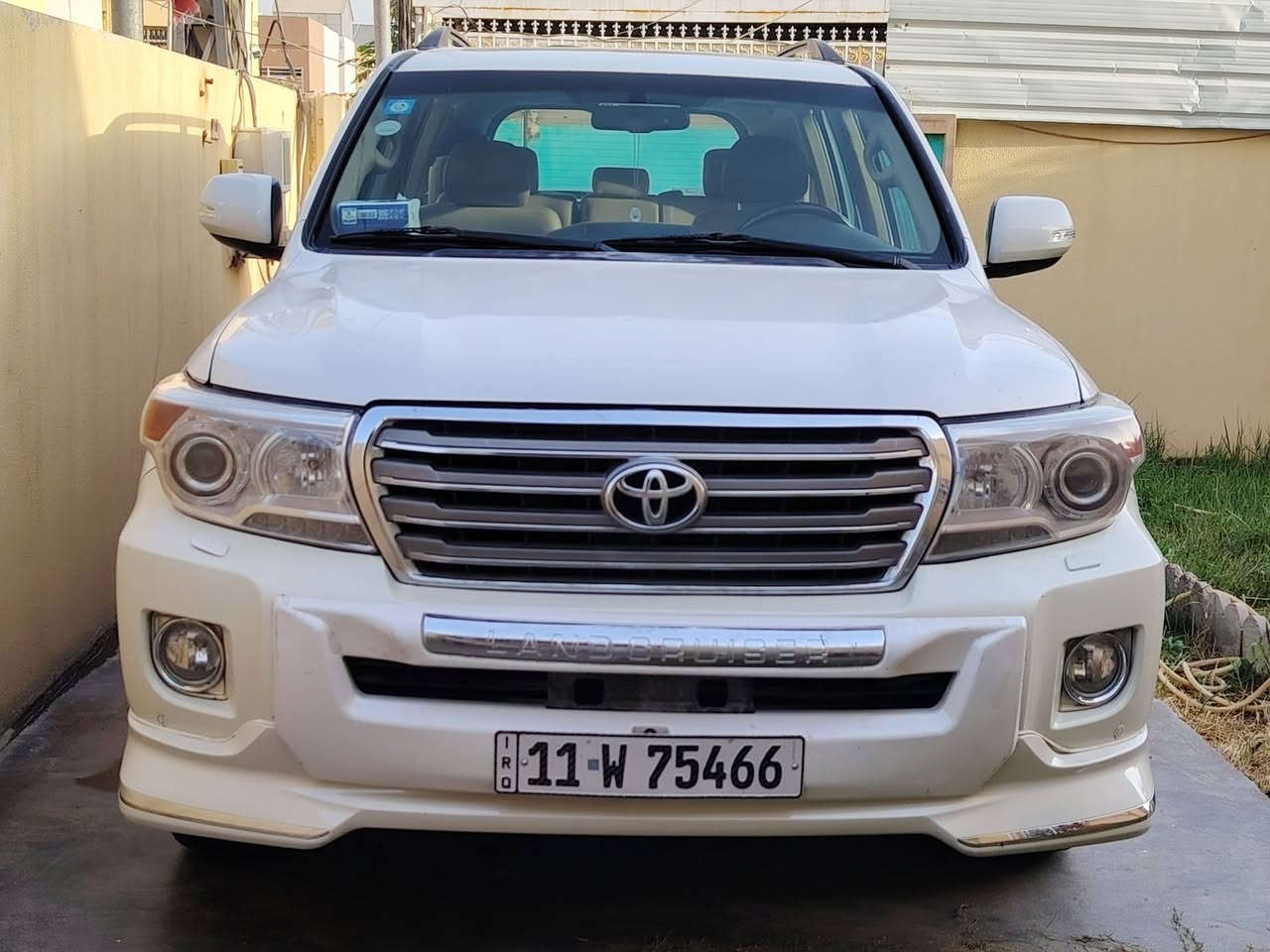 ---

*🚙 للبـــــــيع  | Toyota Land Cruiser 2010 🚙*

*المواصفات:*
- الموديل: 2010
- الحالة: مكفولة عام عدا الدعاميات - مكينة وكير على وضع الشركة 100%
- الرقم: بغداد، بإسمي مباشرة | تحويل فوري
- المواصفات: فول مواصفات عدا الكشن الكهربائي
- الإطارات: 4 تايرات جديدة
- البطارية: جديدة
- التبريد: ثلج ❄️ شغال 100%
- الحدادية: جيدة ونظيفة
- الصبغ: وكالة عدا الدعاميات

*المكان:* النجف الأشرف  
*السعر:* للجادين فقط، السعر على الخاص والمفاصلة بالمعقول

*ملاحظة:* السيارة نظيفة وما تحتاج صرف دينار، جاهزة للاستخدام مباشرة

للاستفسار والصور الإضافية: تواصل خاص

الاتصال للجادين فقط
***********
***********
